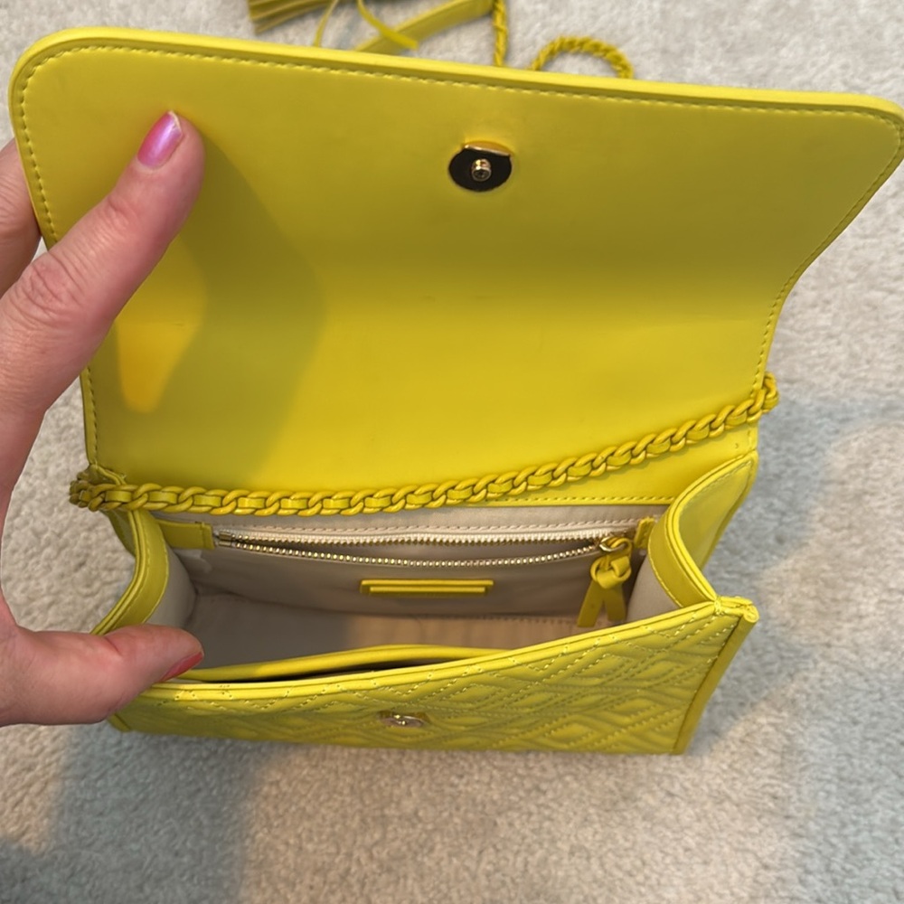 Tory Burch Fleming matte yellow shoulder bag - Picture 4 of 9